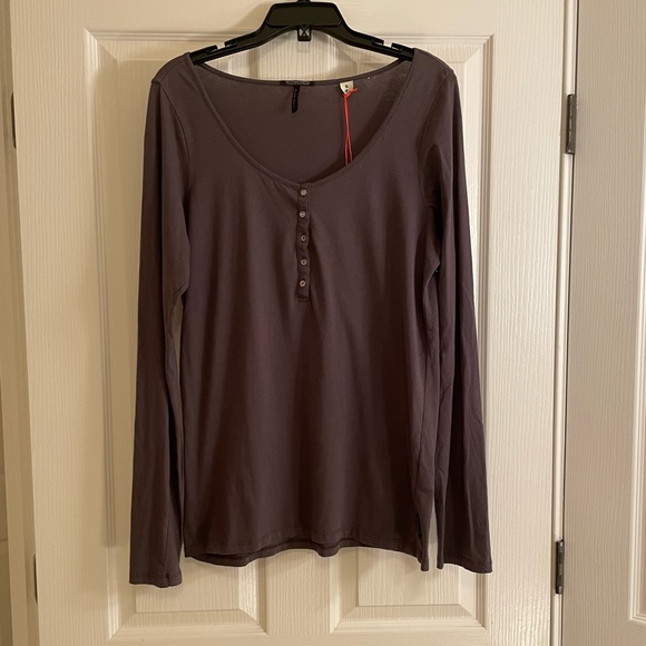 NWT MAISON SCOTCH Gray Long Sleeved Tee with Buttons - Picture 10 of 13